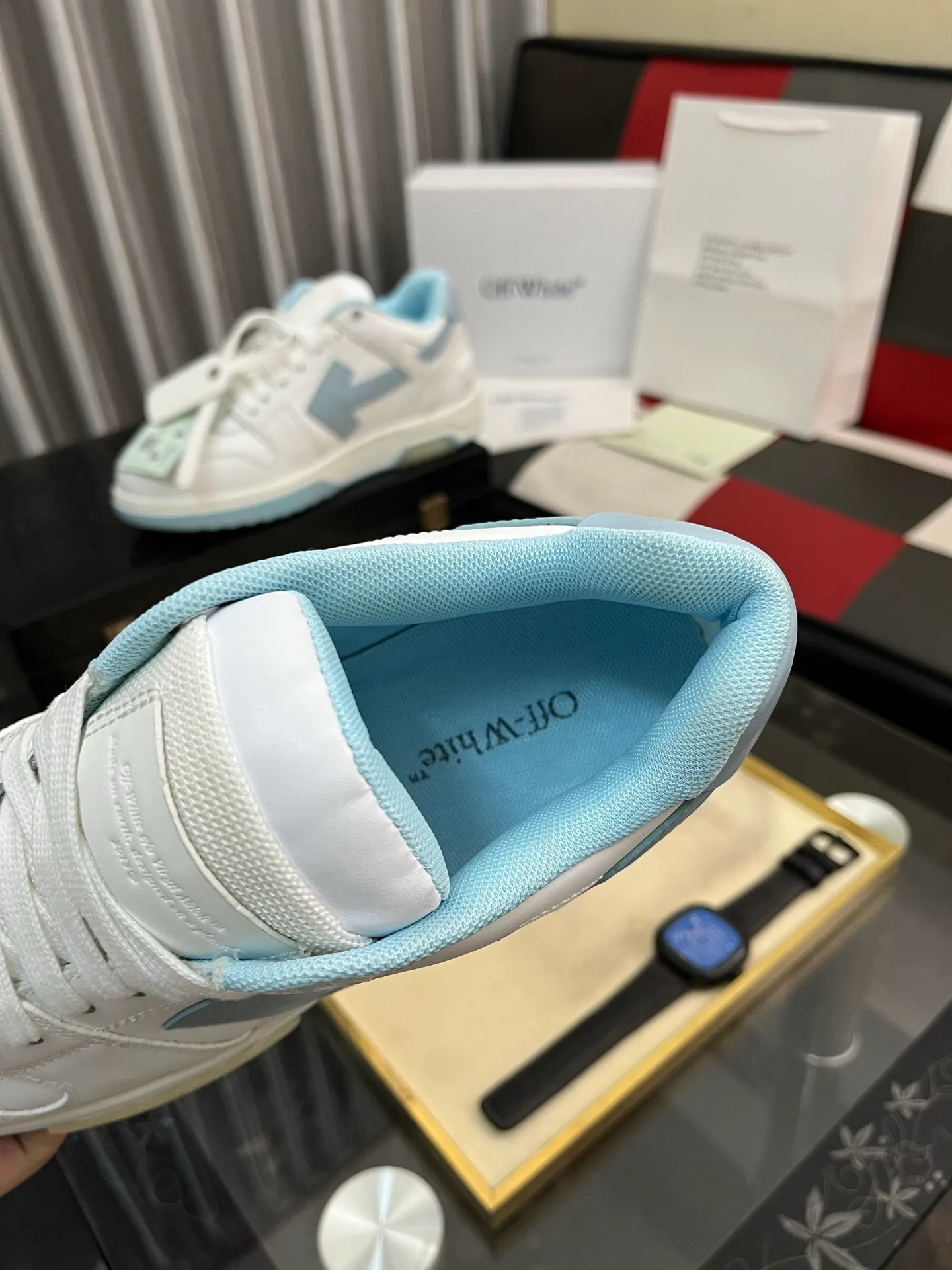 Men's shoes 💰600⌚️⌚️ OFF-White C/O VirGil Abloh fashionable and versatile casual shoes. Exclusive first release of the new model. Made of environmentally friendly cowhide leather and mesh fabric upper material. The insole is embedded with foam cushioning EVA material. The correct midsole is equipped with EVA lightweight cushioning. External tooth nail rubber outsole. The correct accessories can be customized simultaneously. Women's model: 35-40 Men's model: 39-45